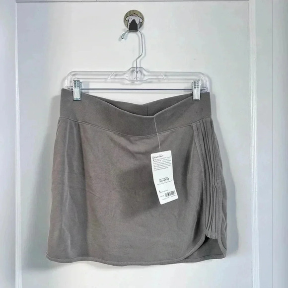 Athleta Serenity Skirt In Silver Grey NEW WITH TAG Size S - Picture 1 of 4